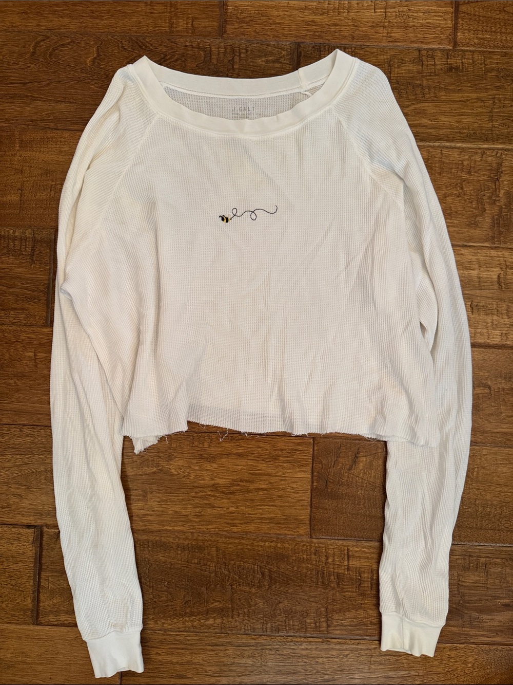 Brandy Melville White Cropped Waffle Knit Long Sleeve with Bee Embroidery
